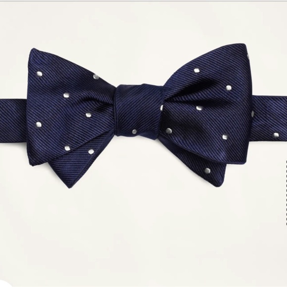 Brooks Brothers Men’s Silk Navy Polka Dot Bow Tie- New with Tags - Picture 1 of 8